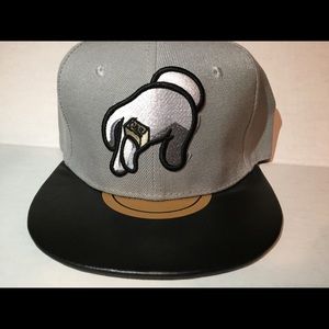 Black and Gray Turntable Snap Back